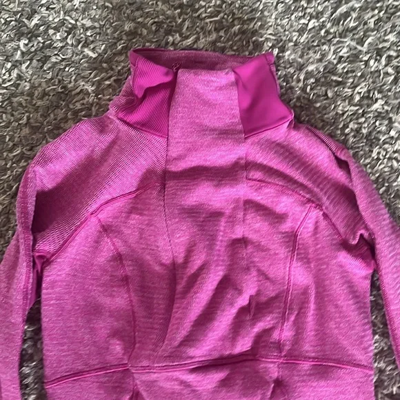 Lululemon Base Runner 1/2 Zip Jacket
Mini Check Pique Raspberry - Picture 4 of 9